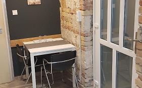 Economy Hollo Apartments